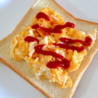 朝食に☆チーズスクランブルエッグトースト